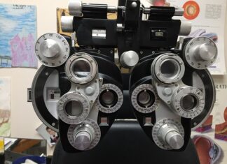 Czym spowodowany jest astygmatyzm?