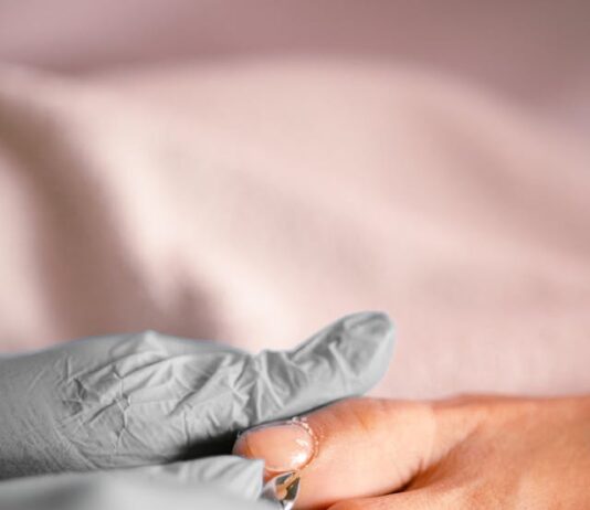 Co podolog robi z paznokciami? Co podolog robi z paznokciami